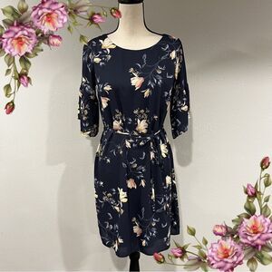 Short sleeve floral dress with belt